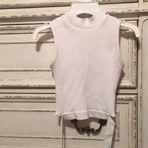 🔴 A fashion nova sleeveless top